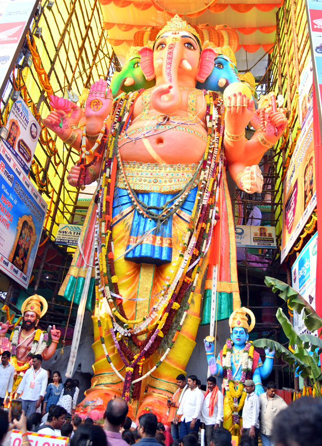 Huge Devotees At Khairatabad ganesh5