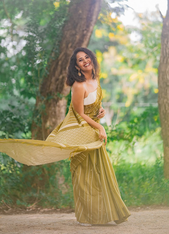Anasuya Bharadwaj New Look Photos 3