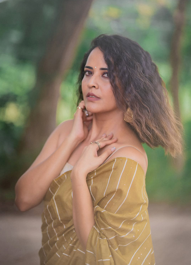 Anasuya Bharadwaj New Look Photos 4