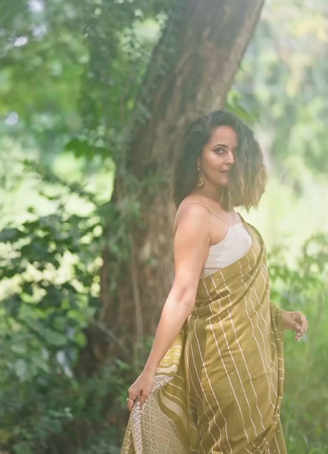 Anasuya Bharadwaj New Look Photos 5