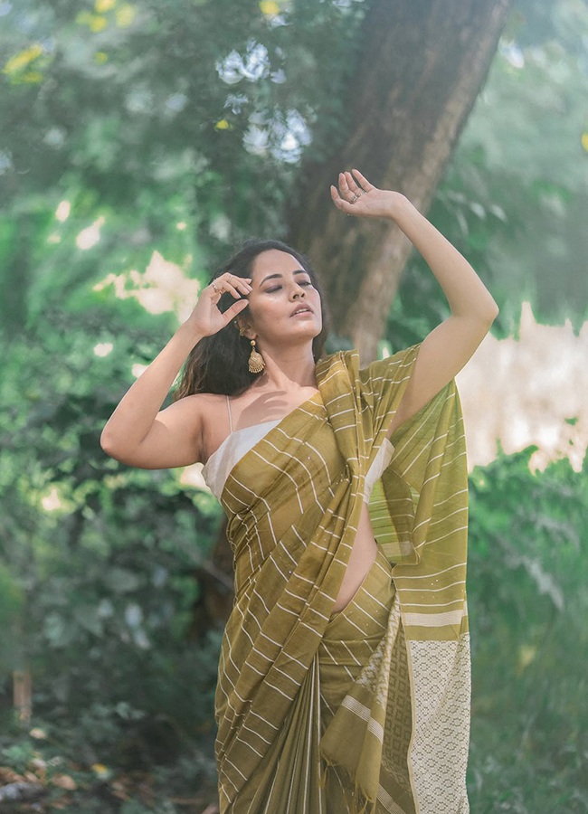 Anasuya Bharadwaj New Look Photos 7