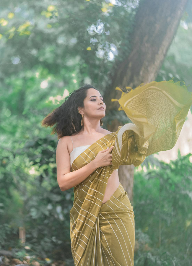Anasuya Bharadwaj New Look Photos 8