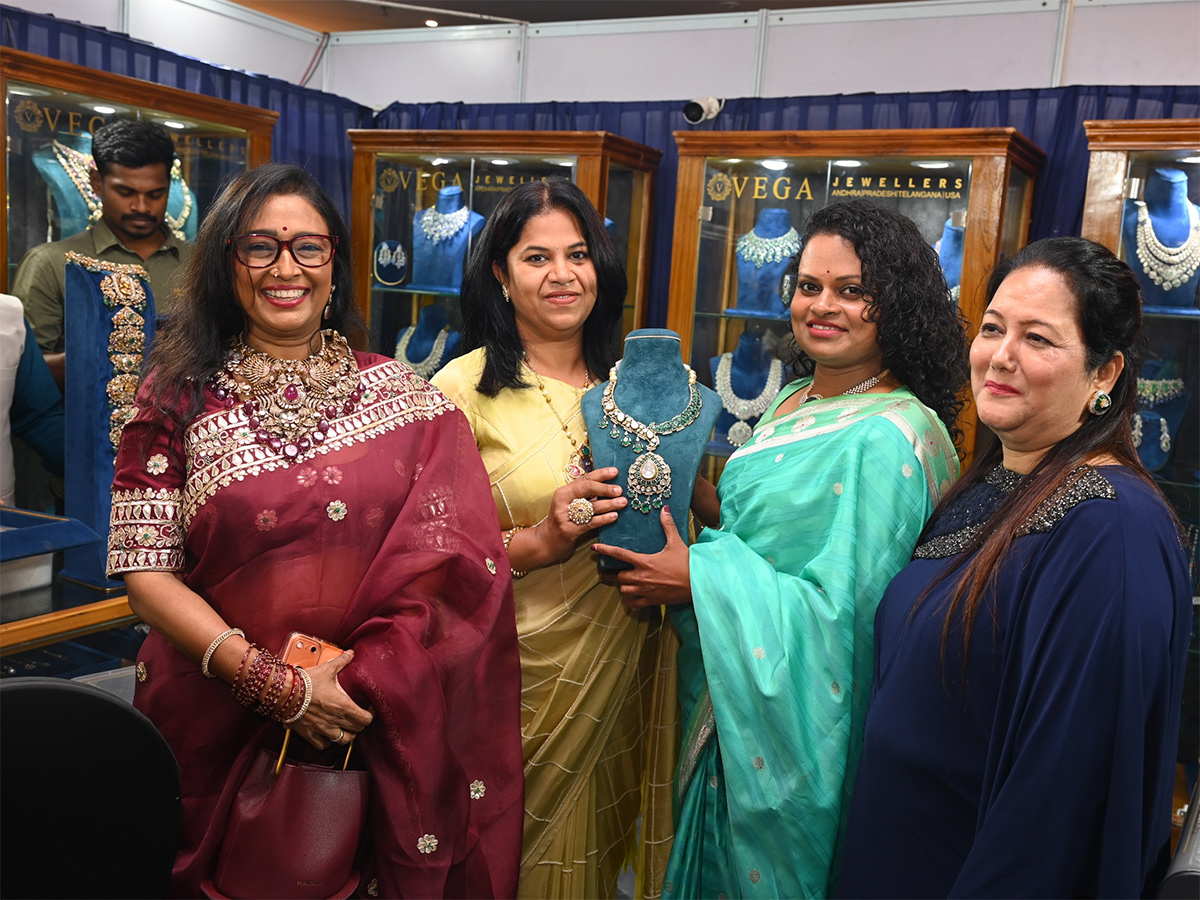 Jewellery World Exhibition Captivates Hyderabad HD Photos10
