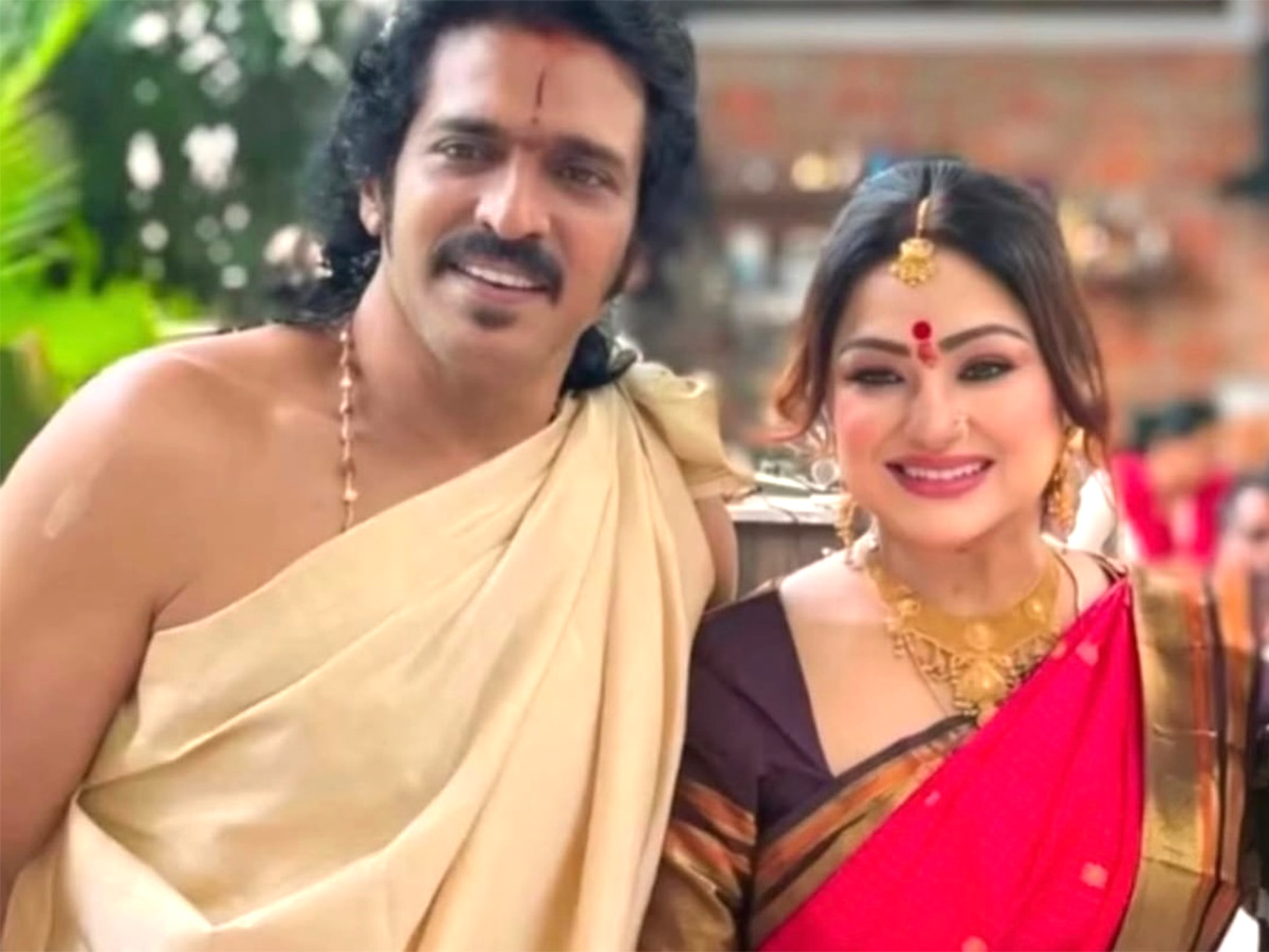 Vinayaka Chavithi celebrations at actor Upendra house viral photos16