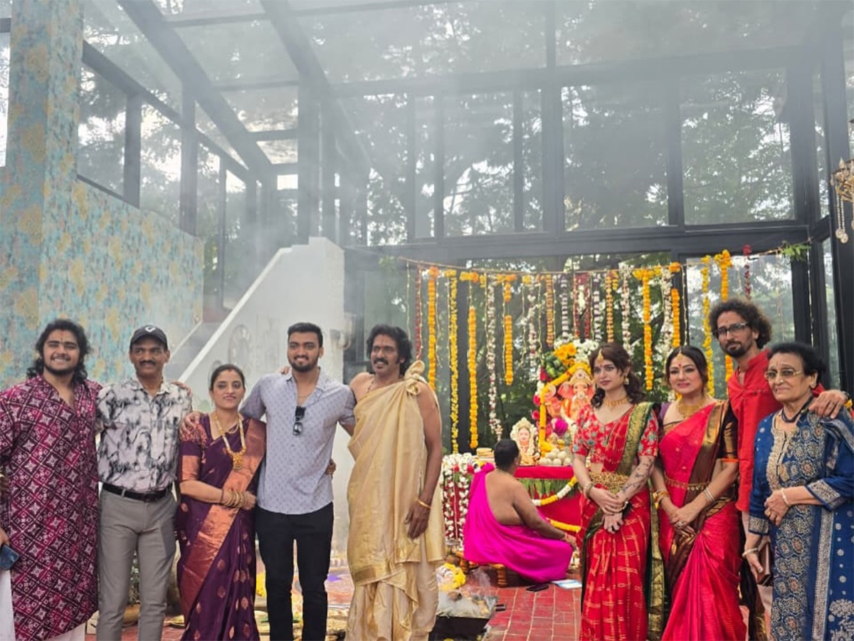 Vinayaka Chavithi celebrations at actor Upendra house viral photos23