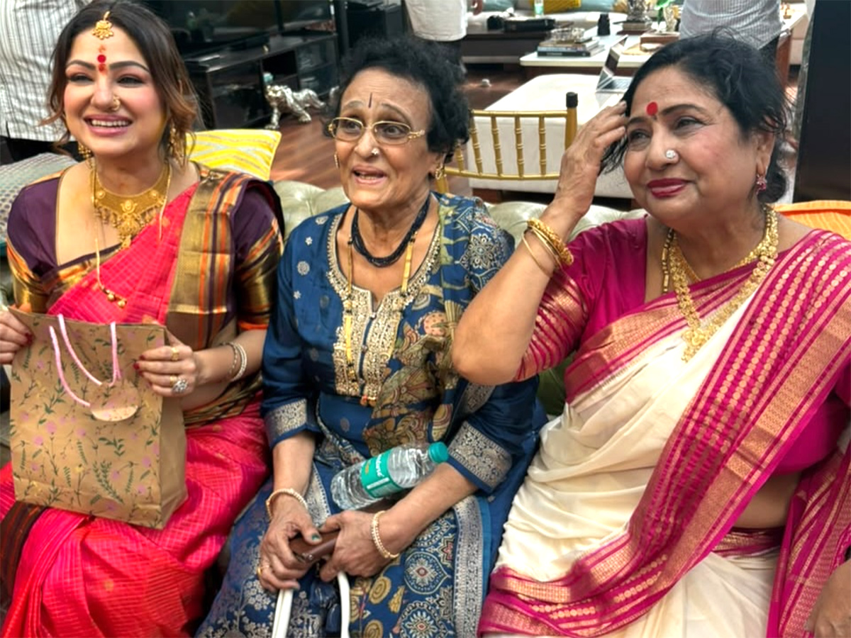 Vinayaka Chavithi celebrations at actor Upendra house viral photos3