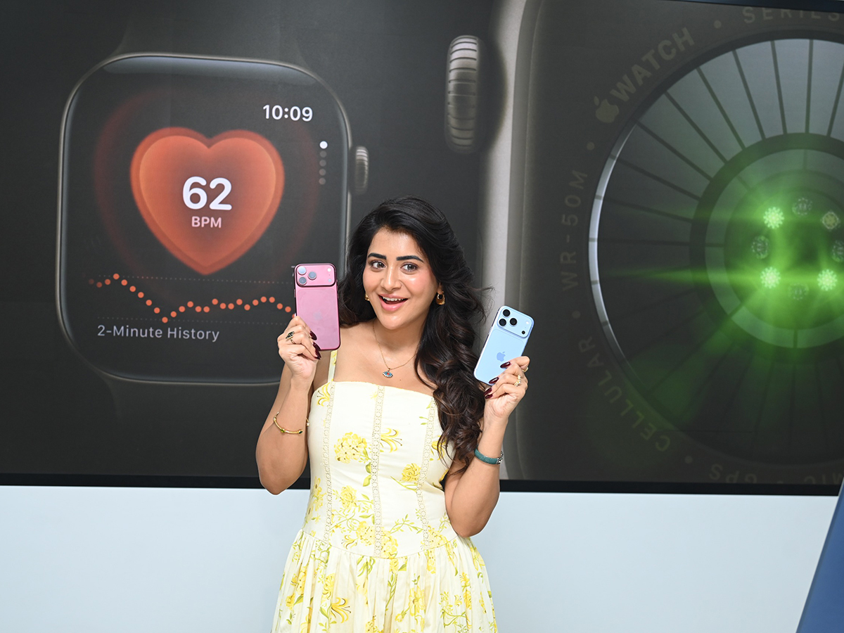 Film Actress Rashi Singh Created a buzz in Panjagutta HD Photos2
