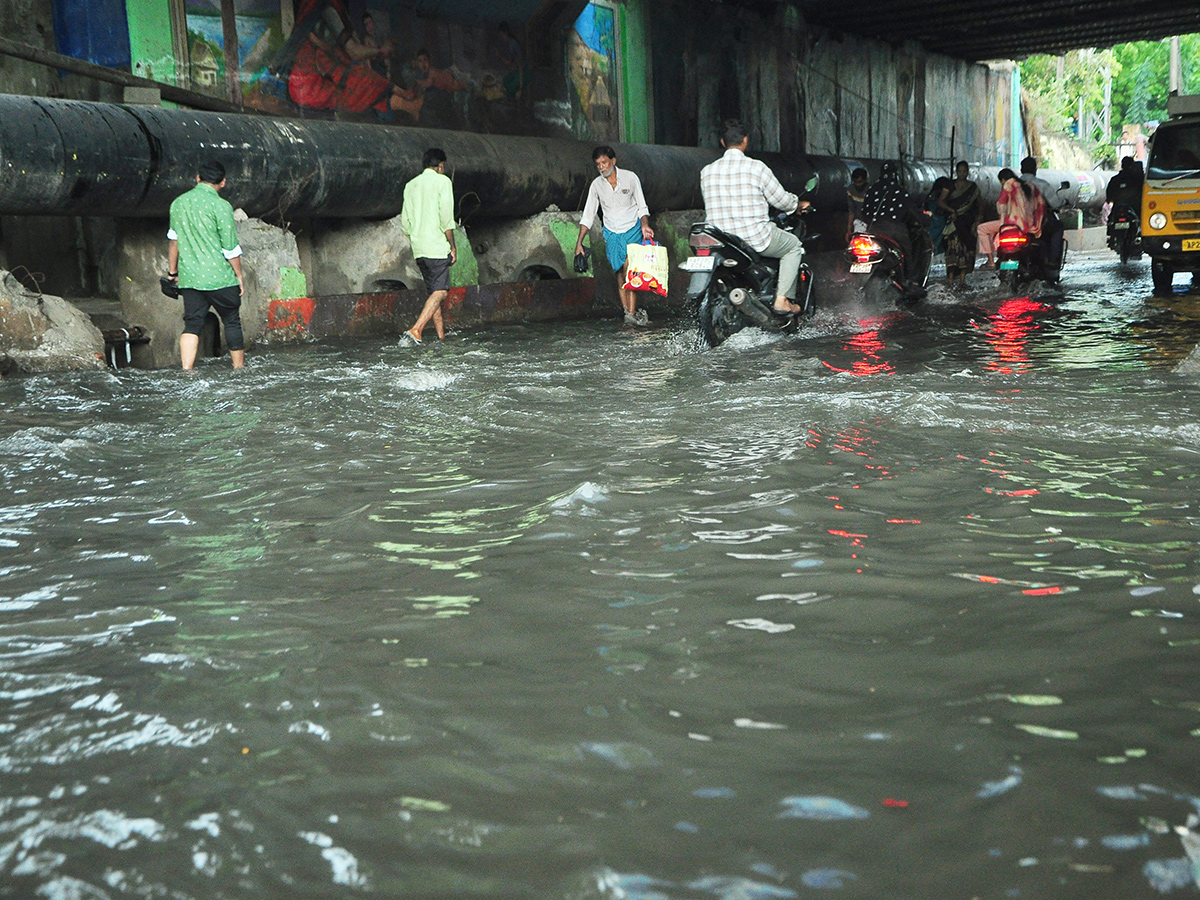 Heavy Rainfall in Nellore Today Photos15