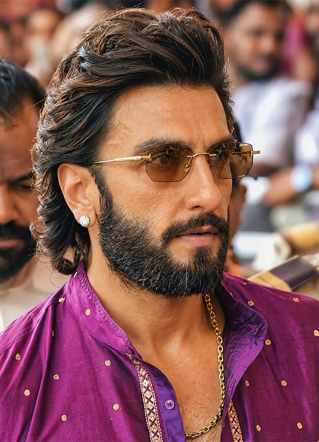 Ranveer Singh Deepika Padukone Visit Mumbai's Siddhivinayak Temple 10
