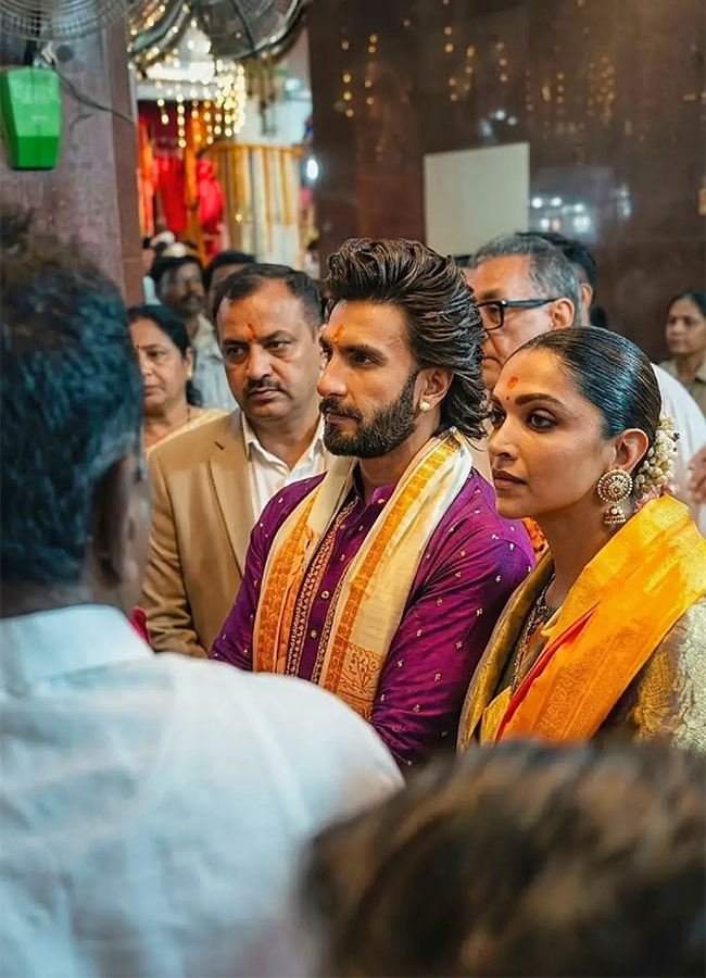 Ranveer Singh Deepika Padukone Visit Mumbai's Siddhivinayak Temple 14