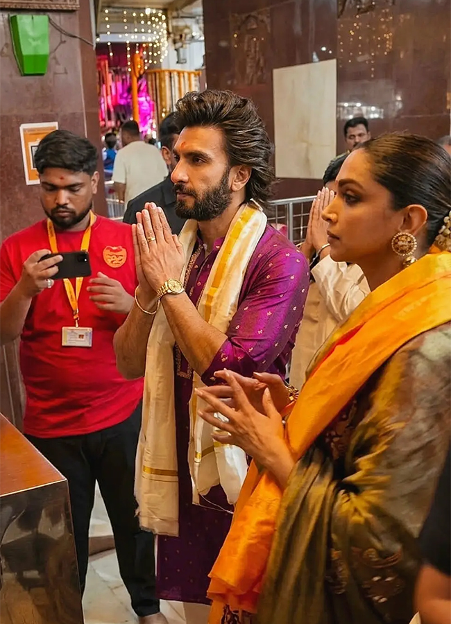Ranveer Singh Deepika Padukone Visit Mumbai's Siddhivinayak Temple 15