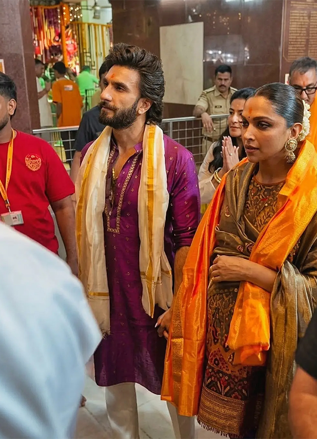 Ranveer Singh Deepika Padukone Visit Mumbai's Siddhivinayak Temple 18