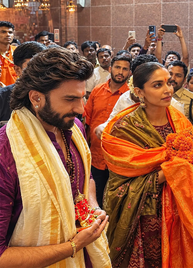 Ranveer Singh Deepika Padukone Visit Mumbai's Siddhivinayak Temple 19