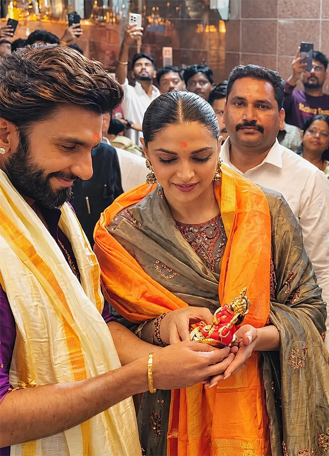 Ranveer Singh Deepika Padukone Visit Mumbai's Siddhivinayak Temple 2