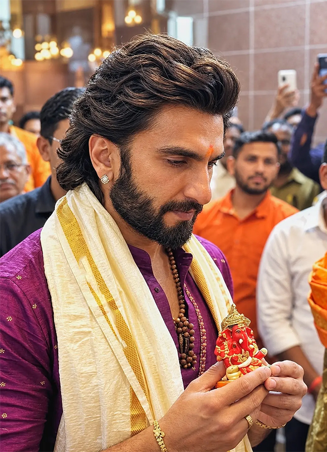 Ranveer Singh Deepika Padukone Visit Mumbai's Siddhivinayak Temple 20
