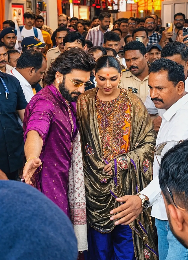 Ranveer Singh Deepika Padukone Visit Mumbai's Siddhivinayak Temple 21