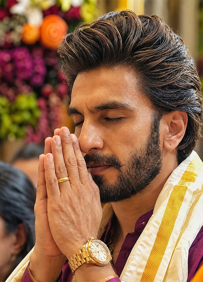 Ranveer Singh Deepika Padukone Visit Mumbai's Siddhivinayak Temple 4