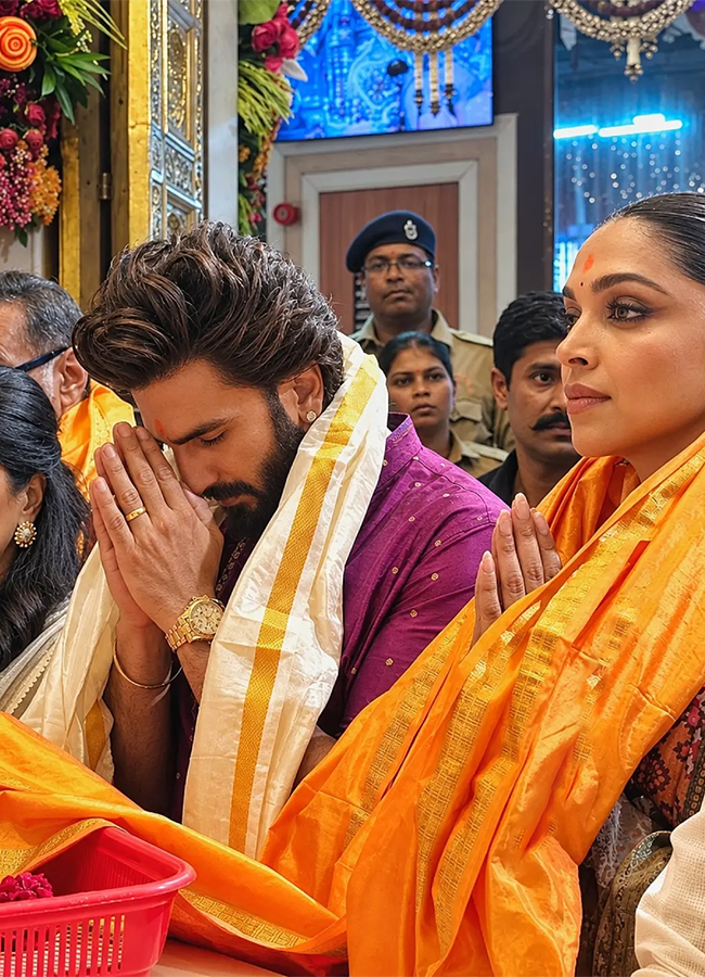 Ranveer Singh Deepika Padukone Visit Mumbai's Siddhivinayak Temple 6