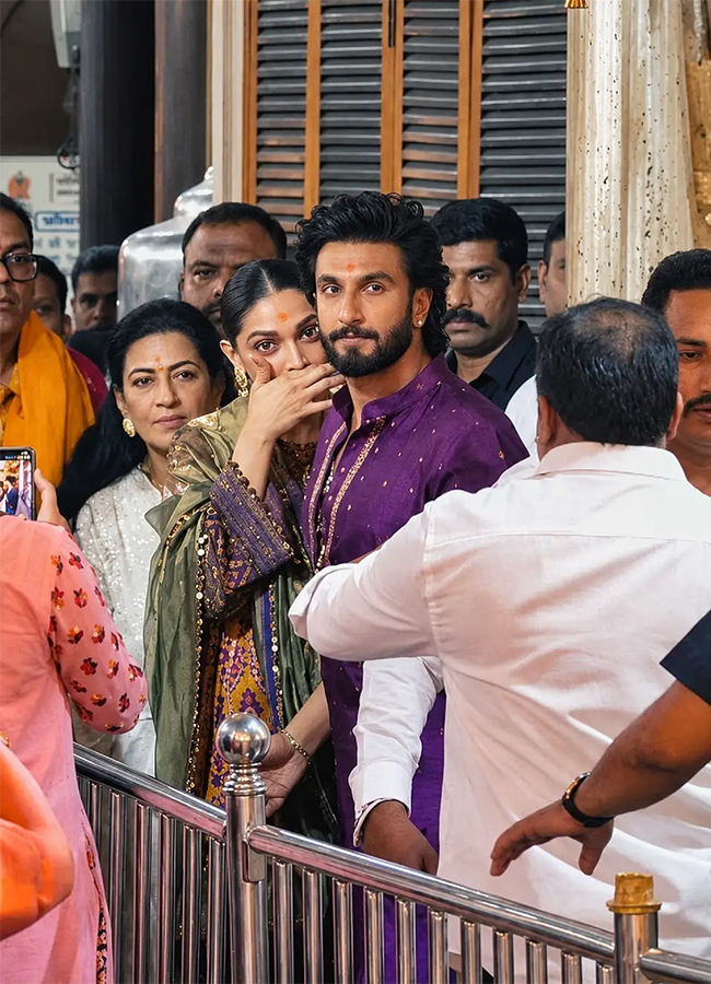 Ranveer Singh Deepika Padukone Visit Mumbai's Siddhivinayak Temple 8
