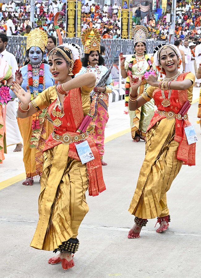 Srivari Salakatla Brahmotsavams Mohini Alankaram HD Photos11
