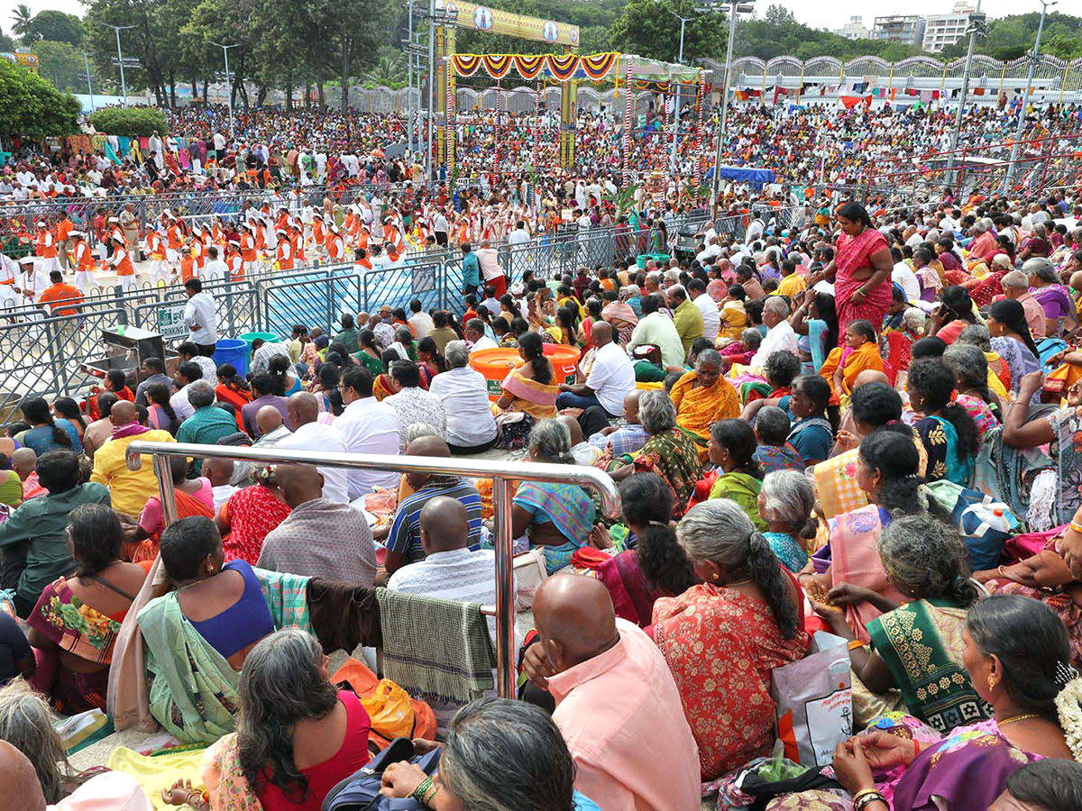Srivari Salakatla Brahmotsavams Mohini Alankaram HD Photos13