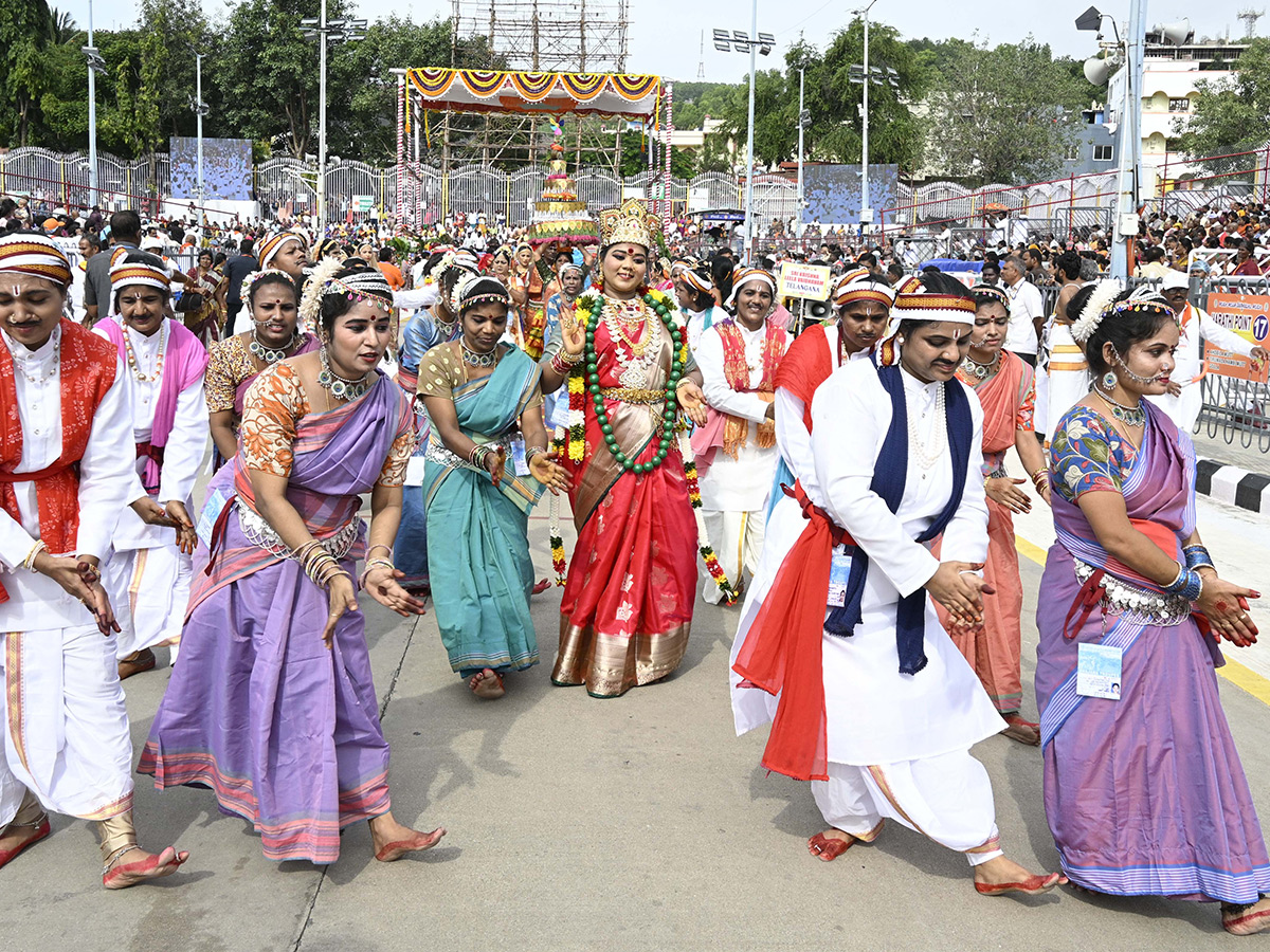 Srivari Salakatla Brahmotsavams Mohini Alankaram HD Photos18