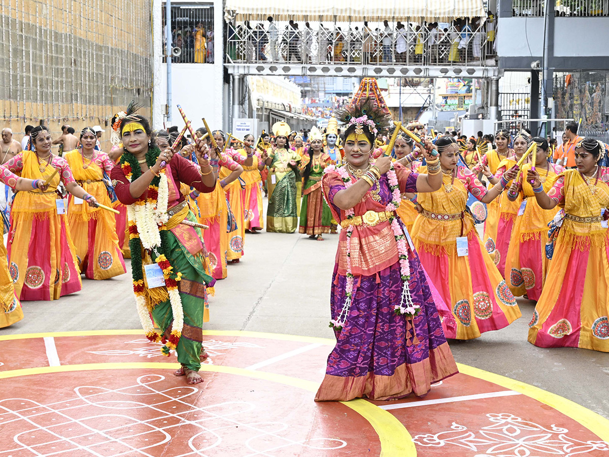 Srivari Salakatla Brahmotsavams Mohini Alankaram HD Photos25