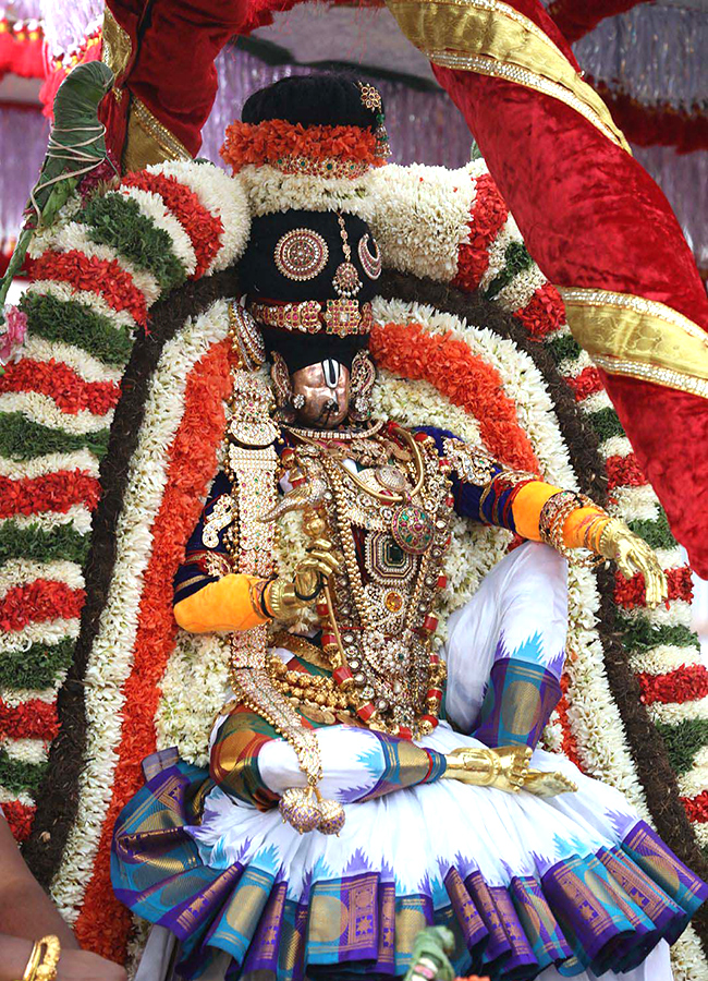 Srivari Salakatla Brahmotsavams Mohini Alankaram HD Photos9