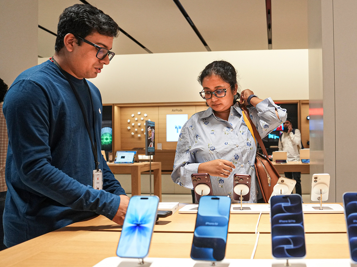 official sales launch of the iPhone 18 Pro and iPhone 18 Pro Max23