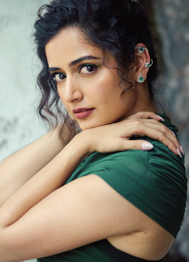 Gorgeous Beauty Ashika Ranganath Stunning Photos2