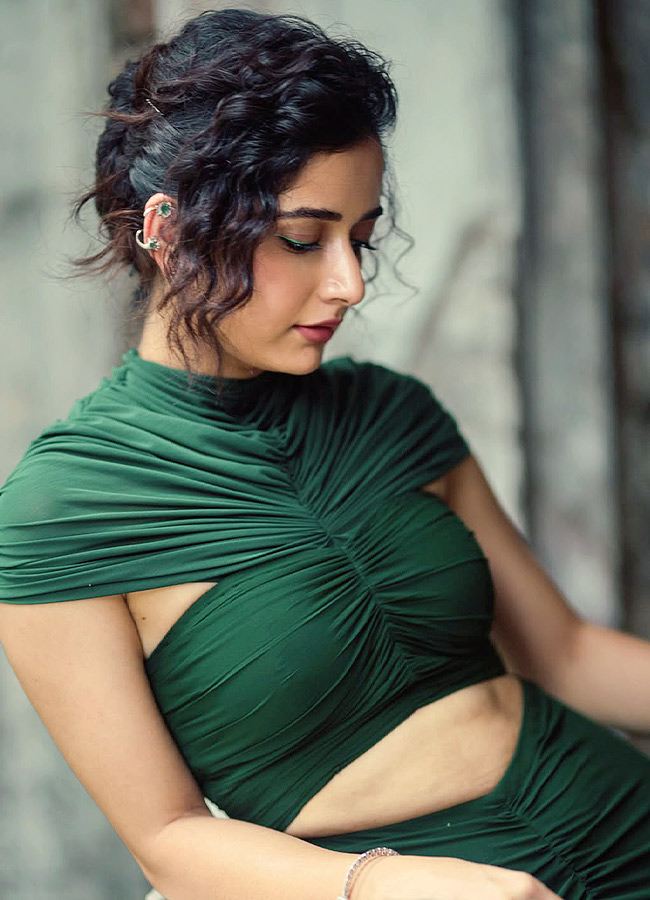 Gorgeous Beauty Ashika Ranganath Stunning Photos3