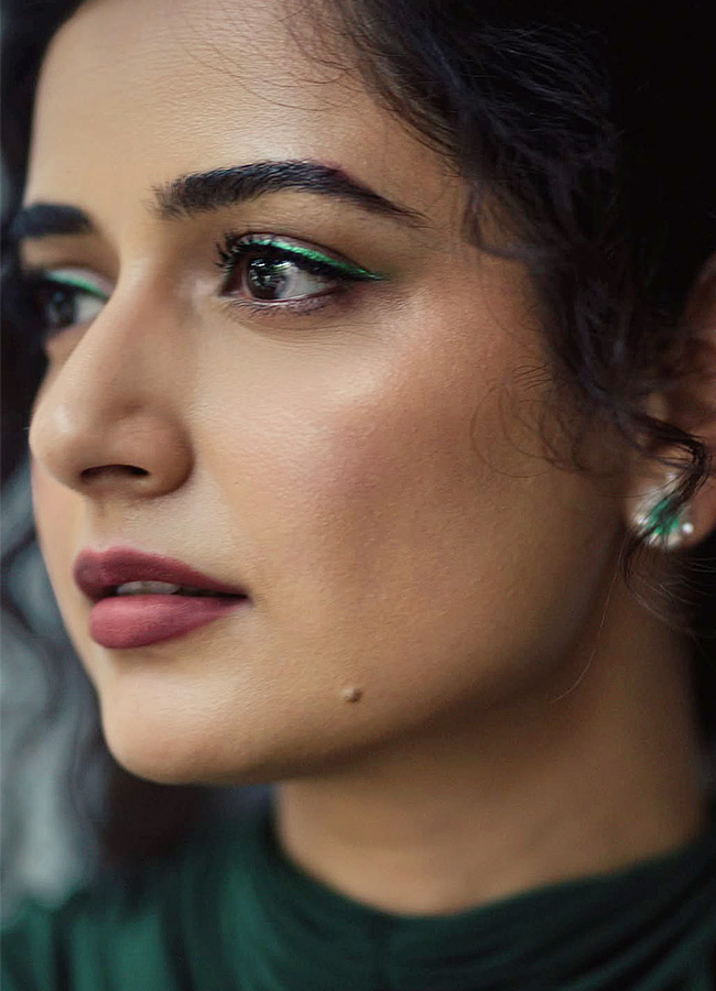 Gorgeous Beauty Ashika Ranganath Stunning Photos4