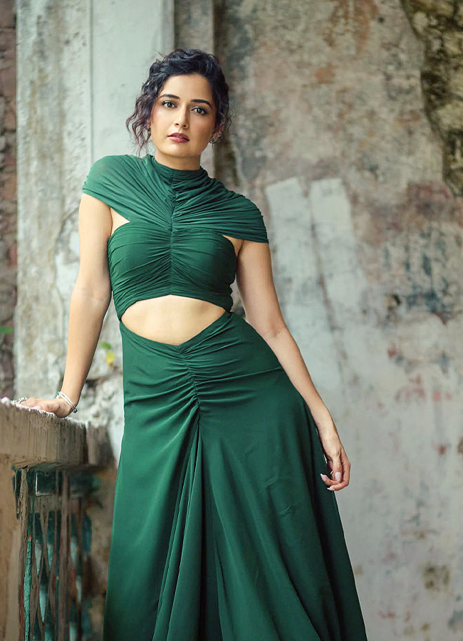 Gorgeous Beauty Ashika Ranganath Stunning Photos9