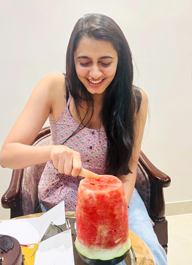 Heroine Manasa Celebrates Her Birthday in Kashi Photos2