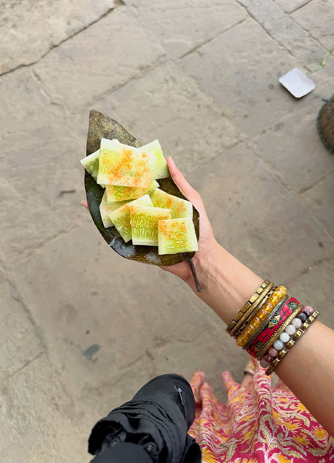 Heroine Manasa Celebrates Her Birthday in Kashi Photos4