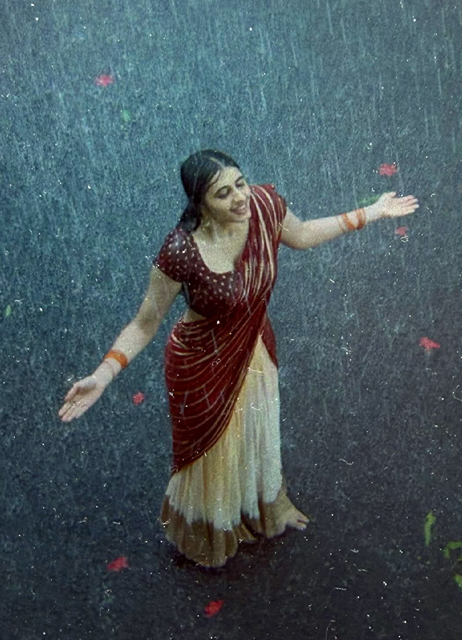 Heroine Manasa Celebrates Her Birthday in Kashi Photos8
