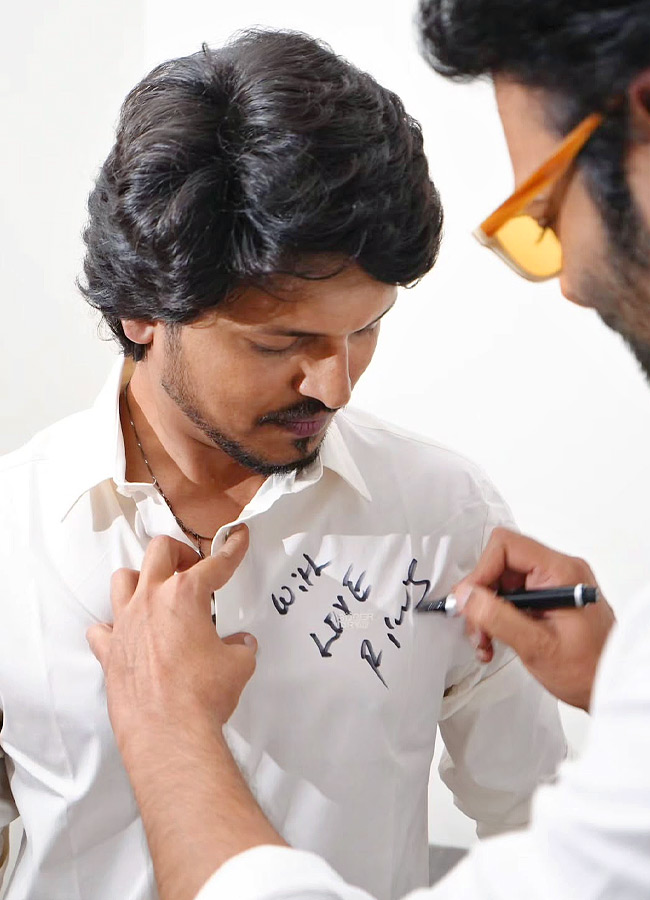 Die Hard Prabhas Fan Meets His Idol, Gets Autograph On His Shirt10
