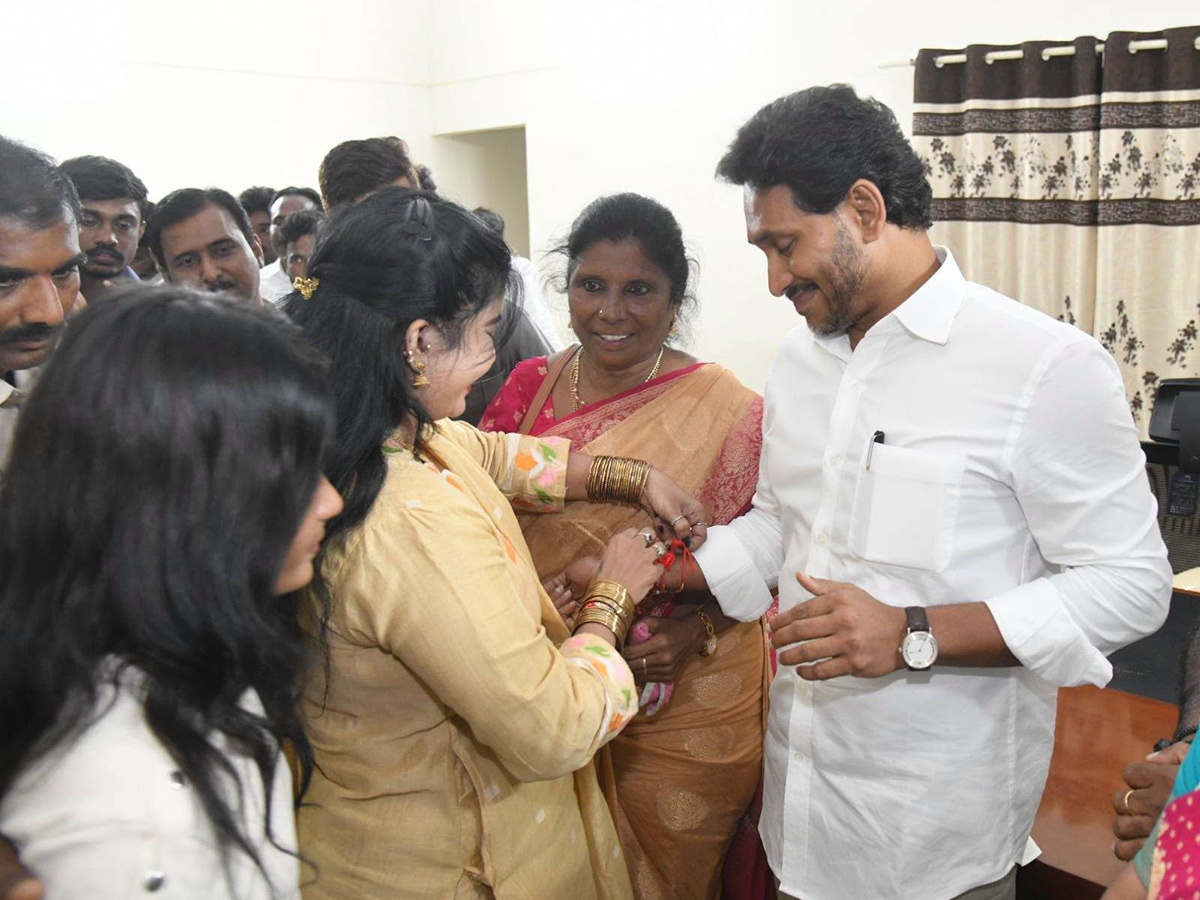 YS Jagan Pulivendula Tour Highlights HD Photos11