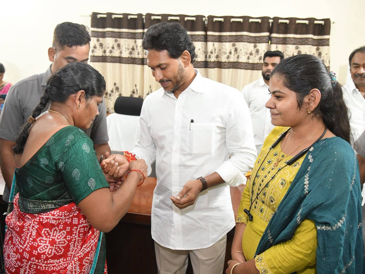 YS Jagan Pulivendula Tour Highlights HD Photos13