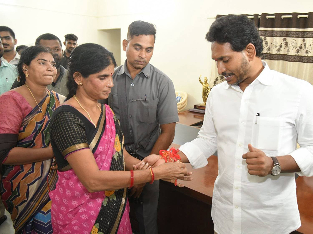 YS Jagan Pulivendula Tour Highlights HD Photos14