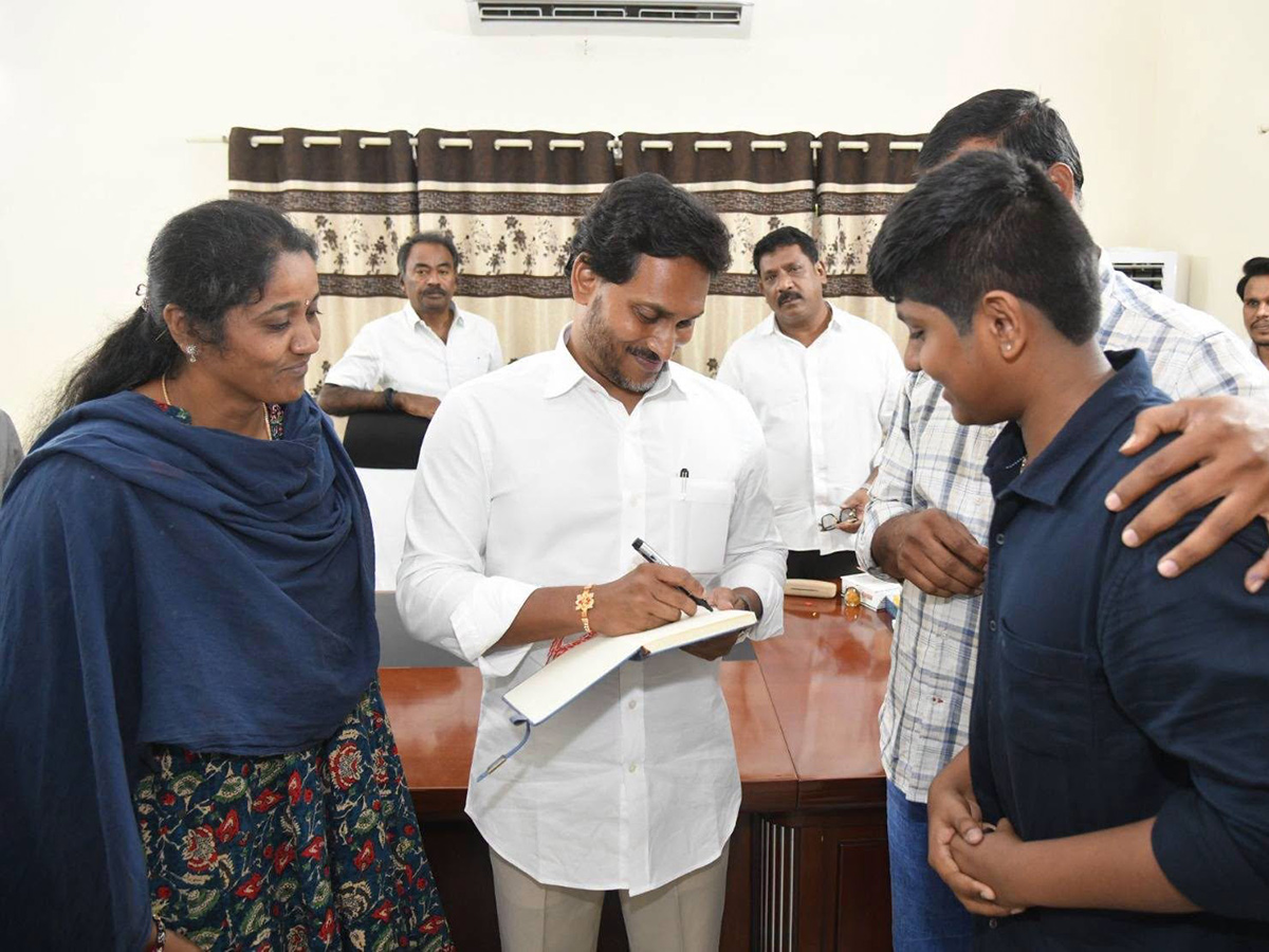 YS Jagan Pulivendula Tour Highlights HD Photos16