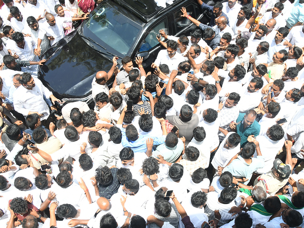 YS Jagan Pulivendula Tour Highlights HD Photos12