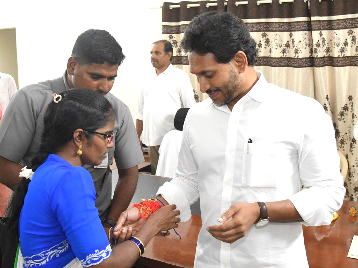 YS Jagan Pulivendula Tour Highlights HD Photos3