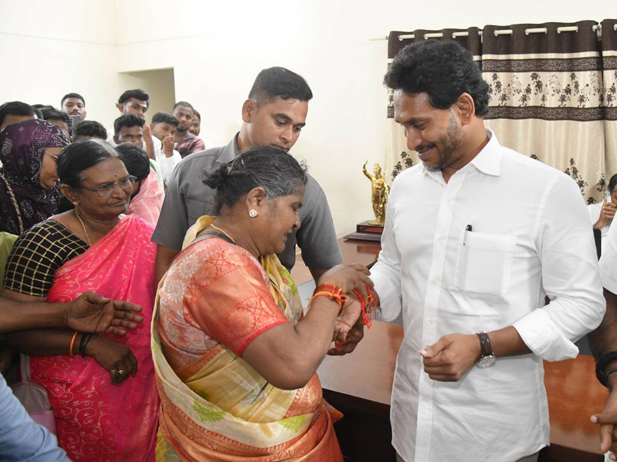 YS Jagan Pulivendula Tour Highlights HD Photos9