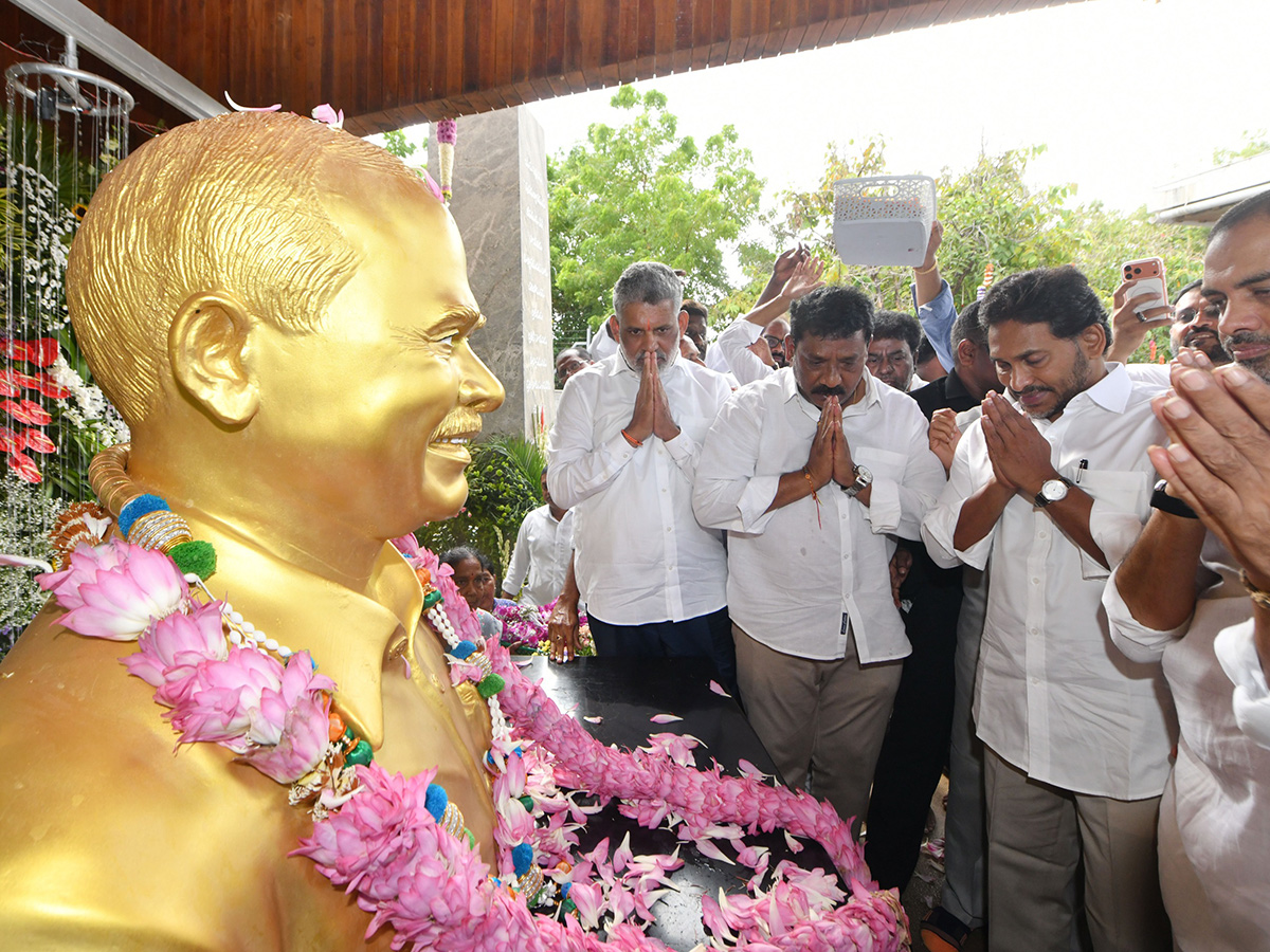 YS Jagan pays tribute to YS Rajasekhara Reddy at YSR Ghat in Idupulapaya31