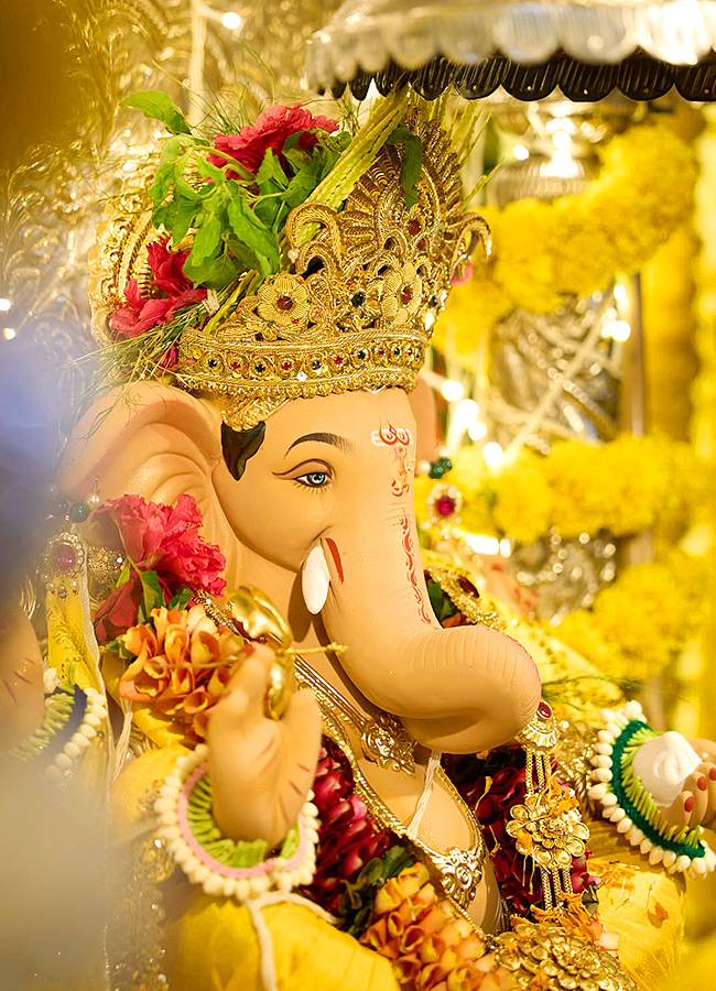 Alia Bhatt at Lord Ganesha Presence Beautiful Moments of Devotion2