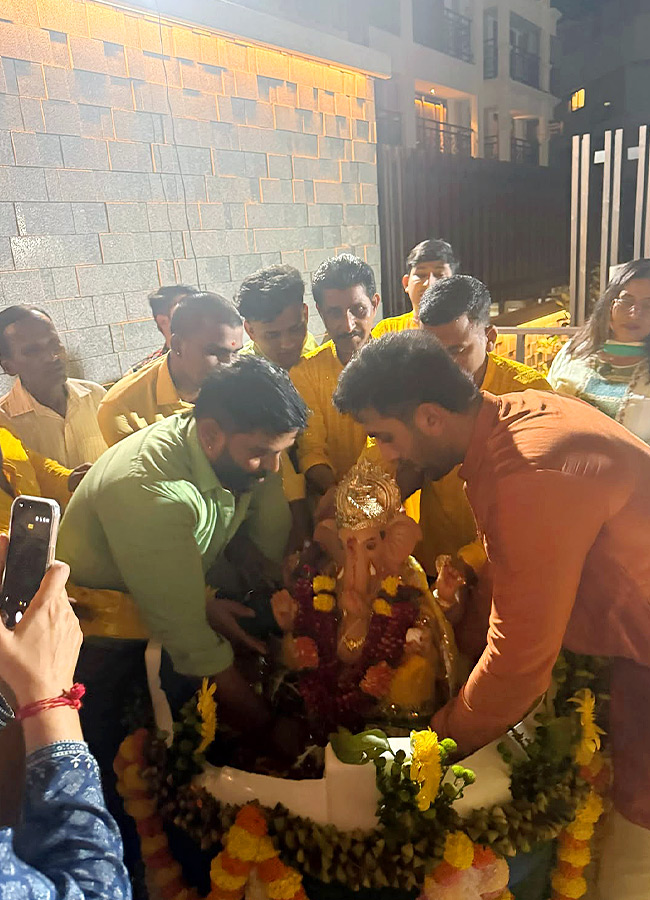 Alia Bhatt at Lord Ganesha Presence Beautiful Moments of Devotion5