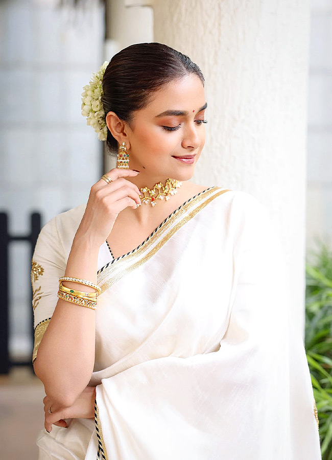 Keerthy Suresh Mesmerizes in a Stunning Kattu Bapu Saree Photos3