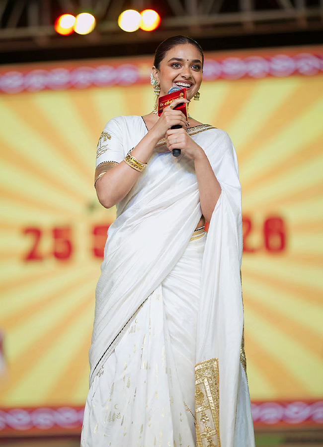 Keerthy Suresh Mesmerizes in a Stunning Kattu Bapu Saree Photos6