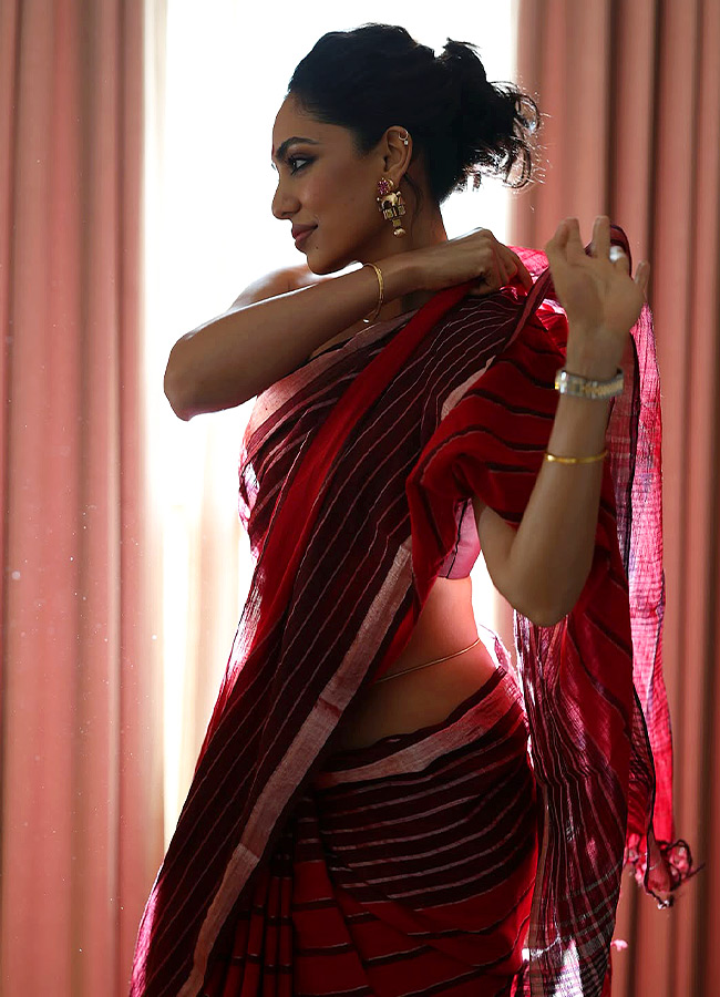 Sobhita Dhulipala Stuns in a Red Saree Gorgeous Photos6